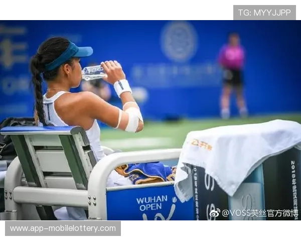 女子网球赛场激战正酣,高手对决成就巅峰对决,赛季冠军悬念引发全球关注 女子网球赛场激战正酣,高手对决成就巅峰对决,赛季冠军悬念引发全球关注